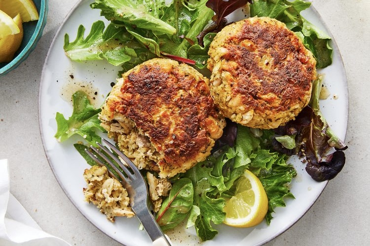 Tuna Cakes with Greens & Lemon Dressing